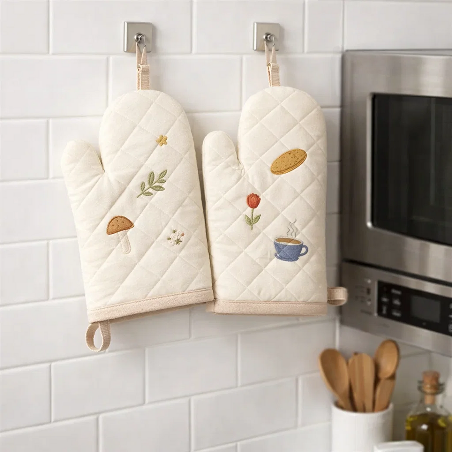 Cream Cottage Embroidered Oven Mitt Set (2-Pack)